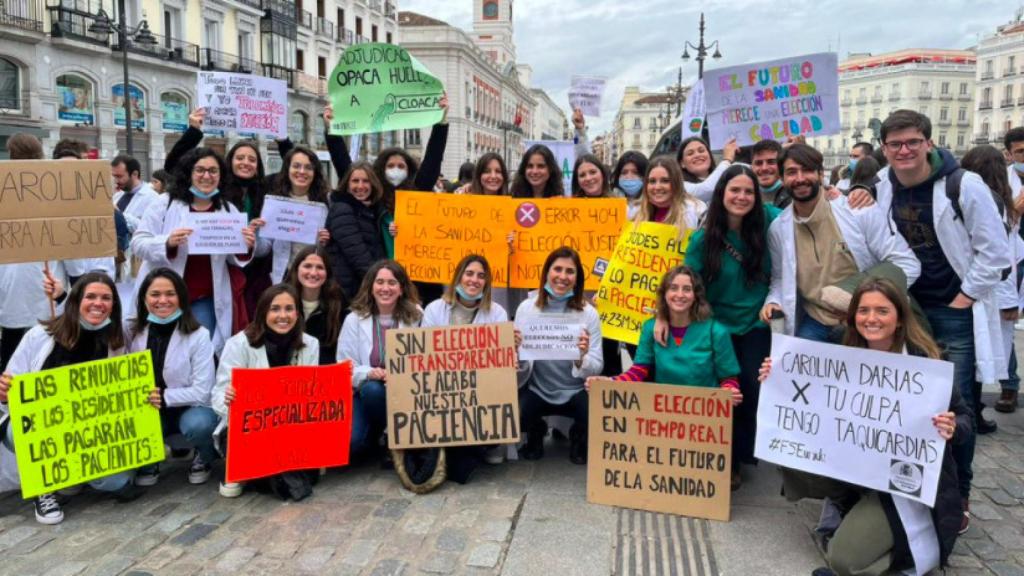 Médicos manifestándose el 23 de marzo para exigir una elección en tiempo real.