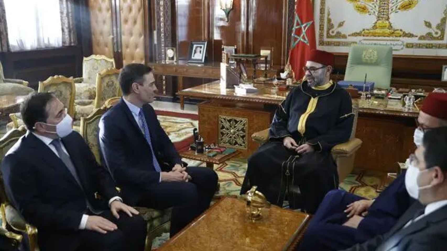El presidente Pedro Sánchez en su reunión con el rey de Marruecos, Mohamed VI.