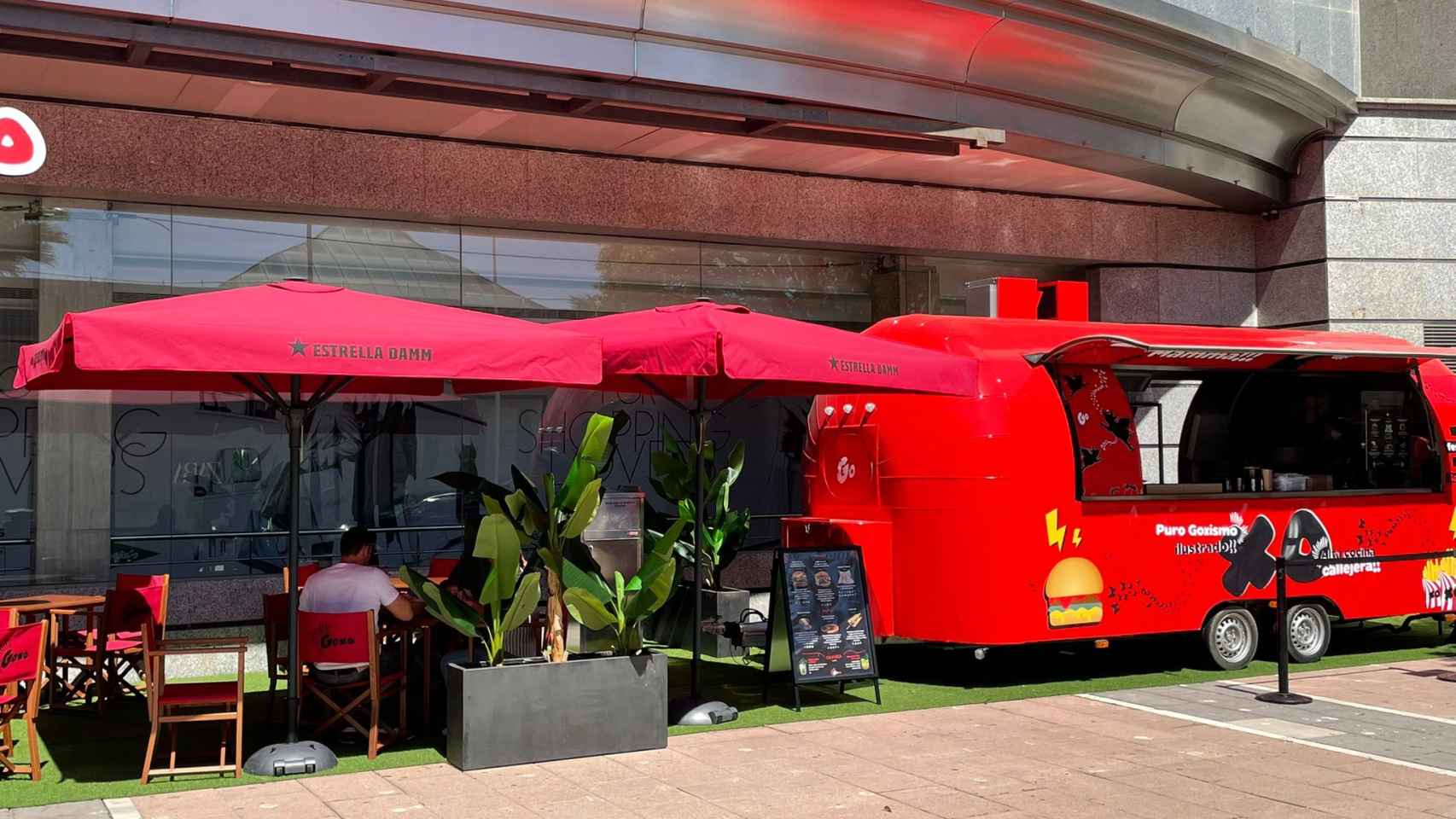 El Corte Inglés amplía su colaboración con Dabiz Muñoz e instala un nuevo 'food truck’ en Puerto Banús