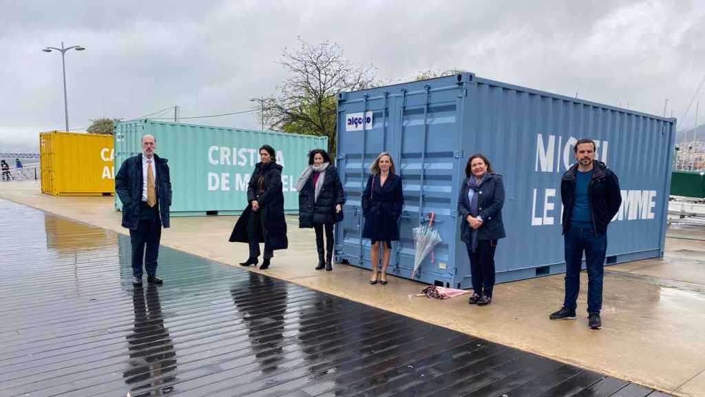 La muestra itinerante instalada en el Puerto de Vigo.