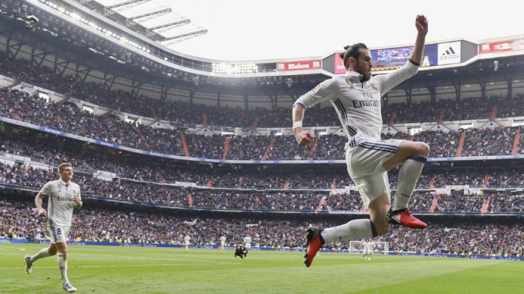 Gareth Bale celebra un gol en el Santiago Bernabéu