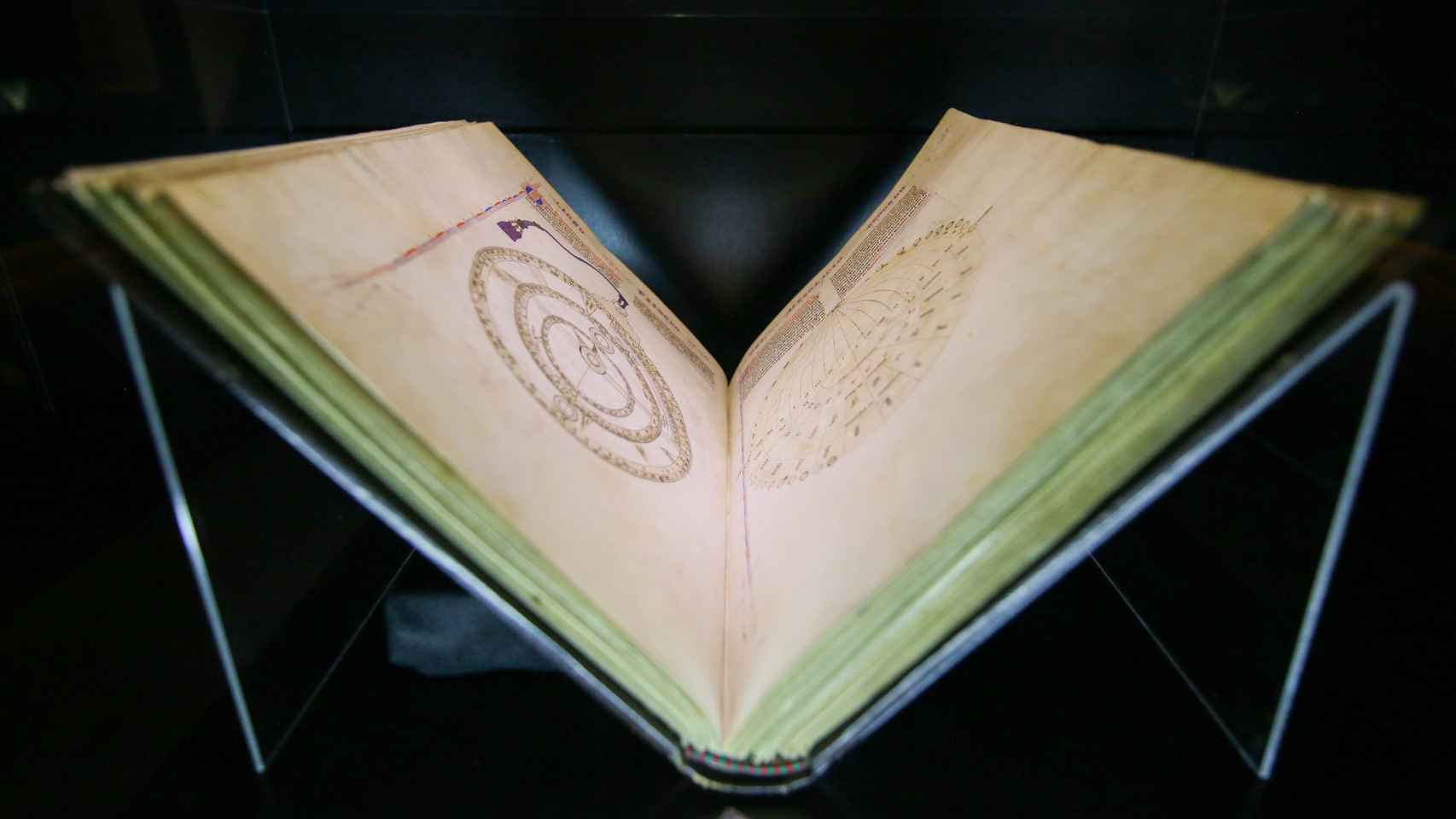 Ejemplar del 'Libro del saber de astrología' que puede verse en la exposición 'Alfonso X: el legado de un rey precursor'. Foto: Alberto Santos Martín