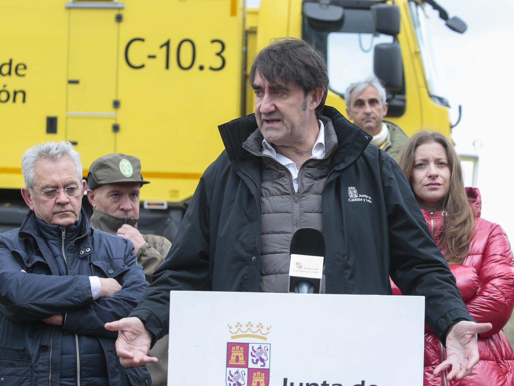 El consejero de Fomento en funciones, Juan Carlos Suárez-Quiñones, este viernes en Rabanal del Camino.