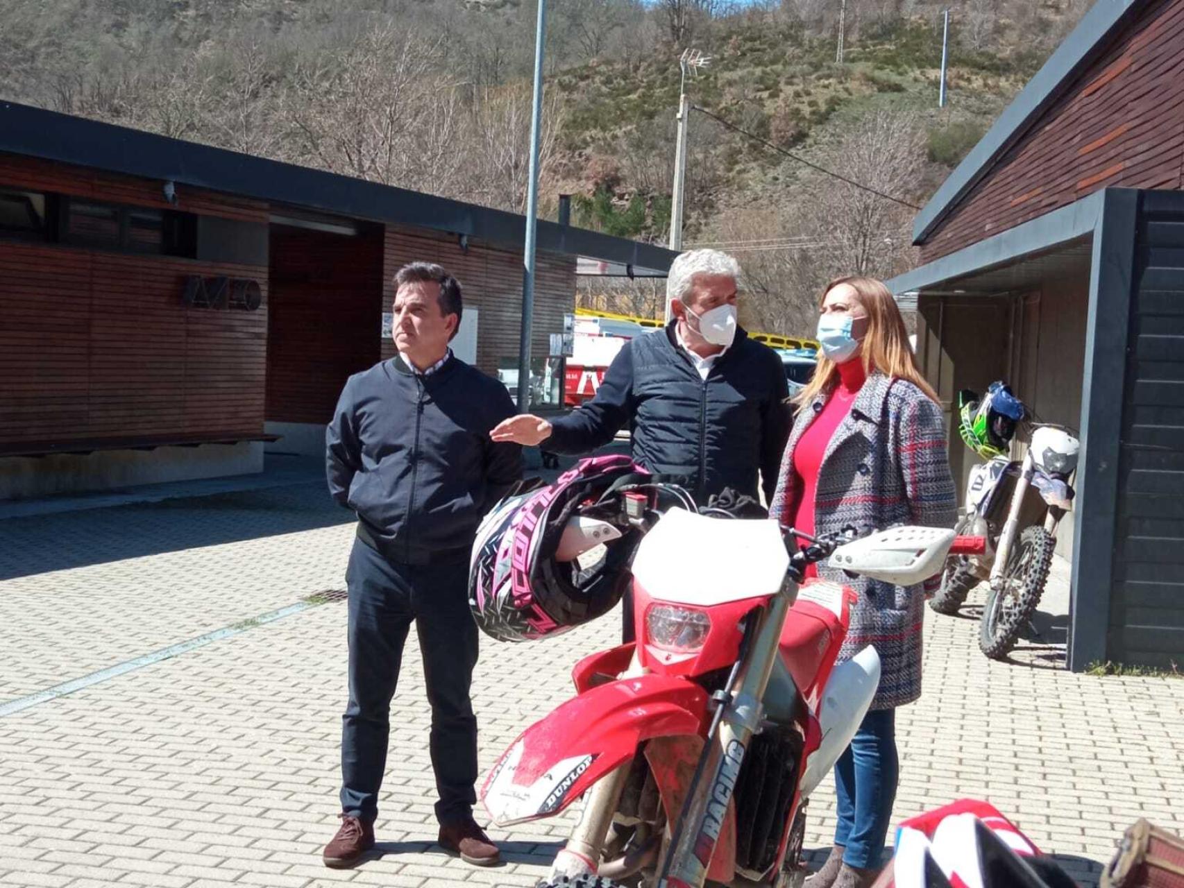 La delegada del Gobierno en Castilla y León, Virginia Barcones, este sábado en Igüeña.