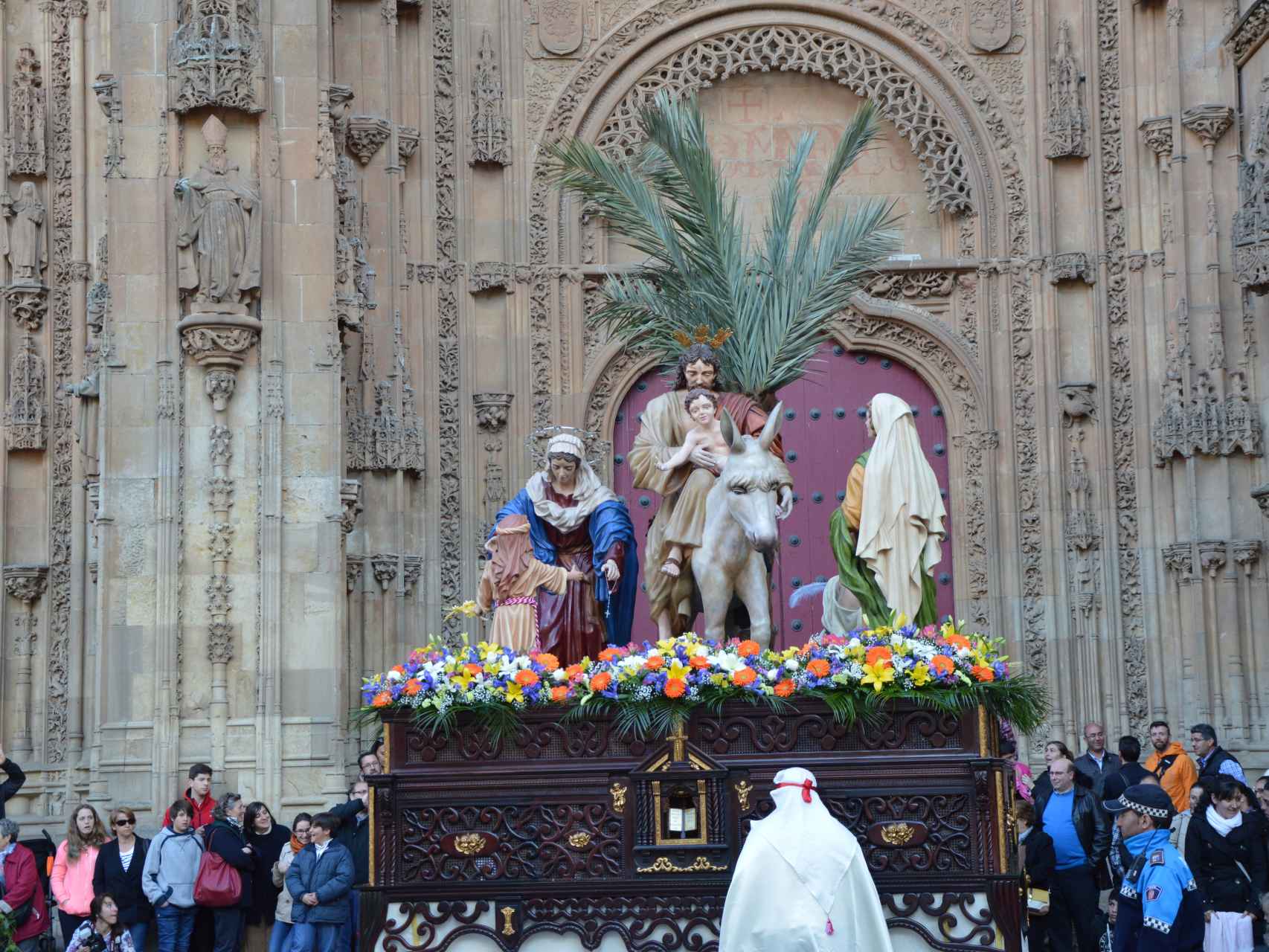 'La Borriquilla', a la puerta de la Catedral de Salamanca