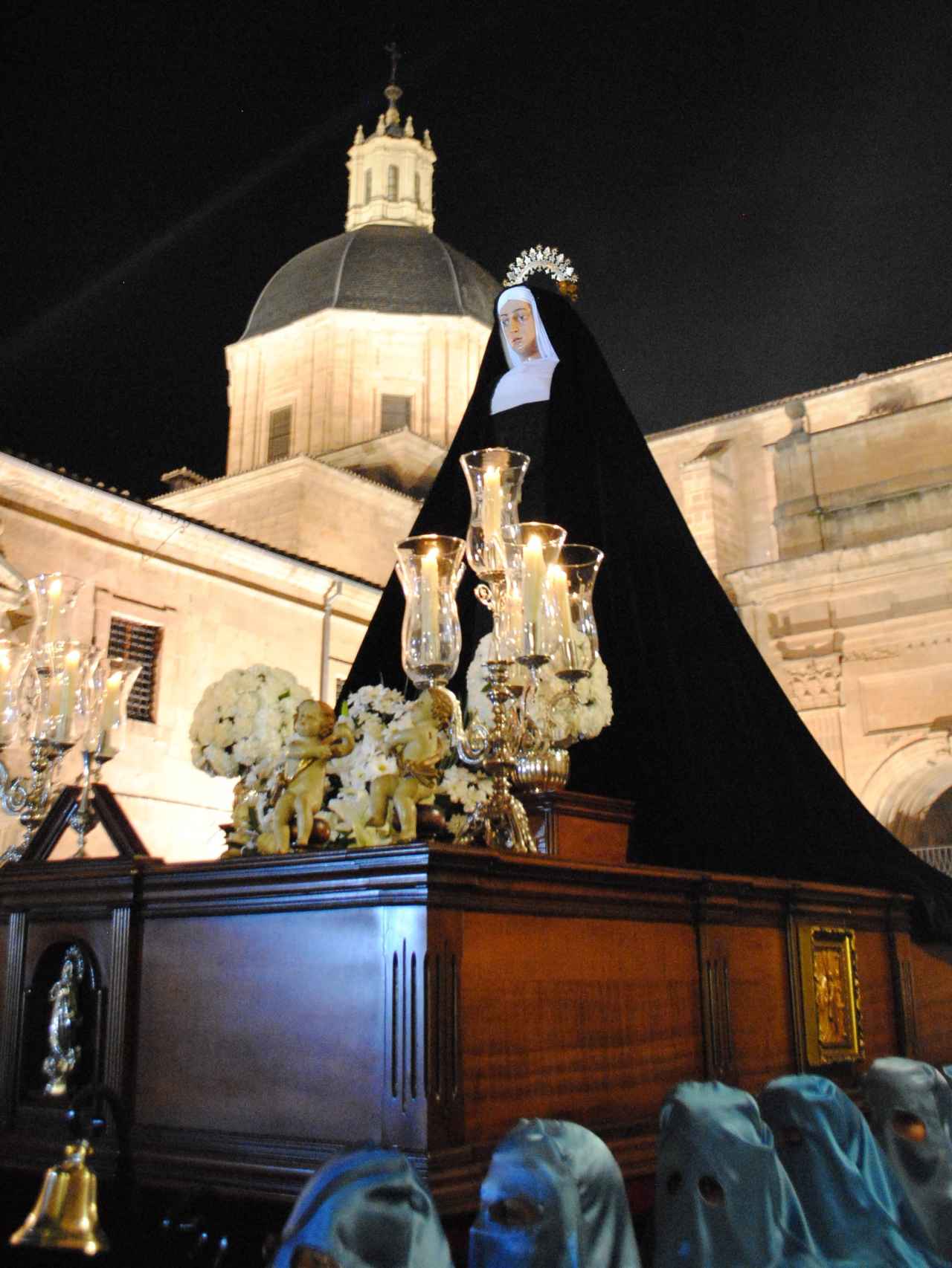 La Virgen de la Amargura, a su paso por las Agustinas de Salamanca