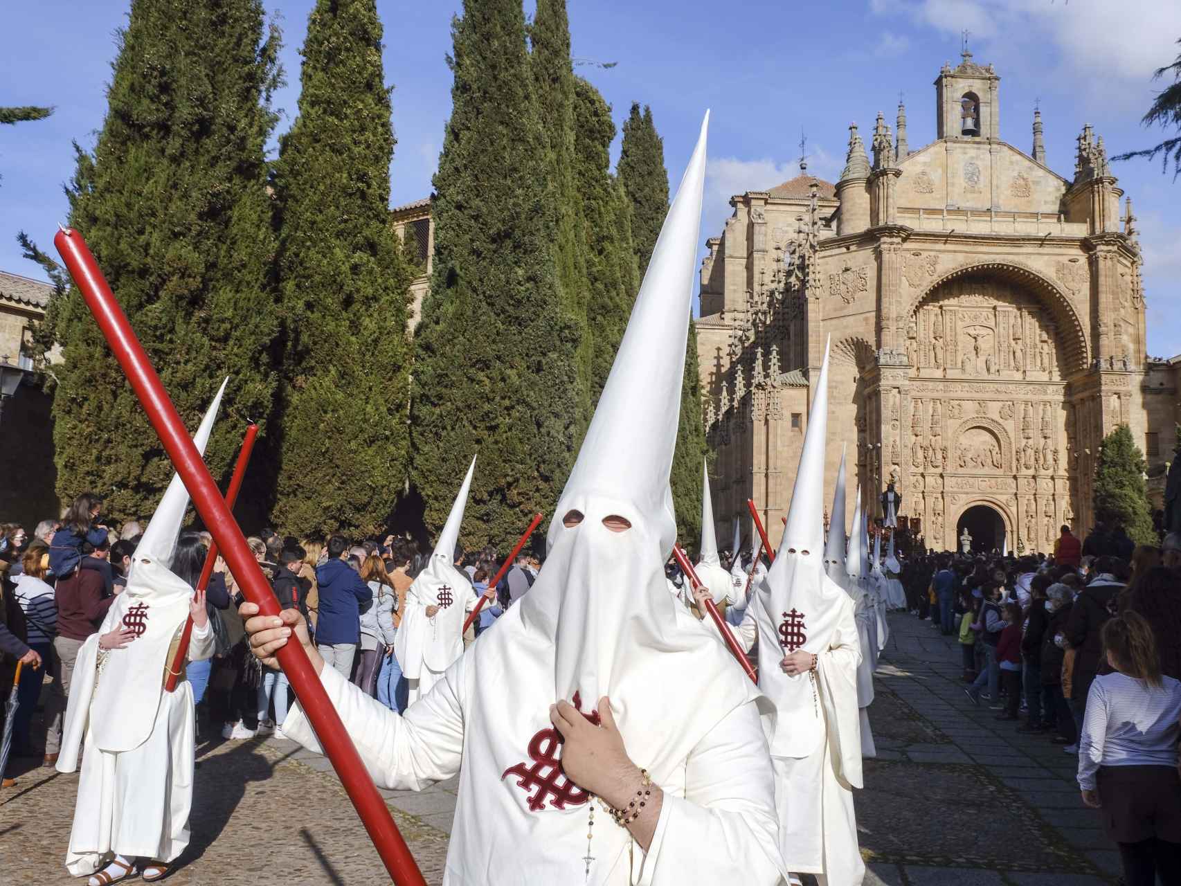 Imagen de la procesión de este sábado en Salamanca. / ICAL