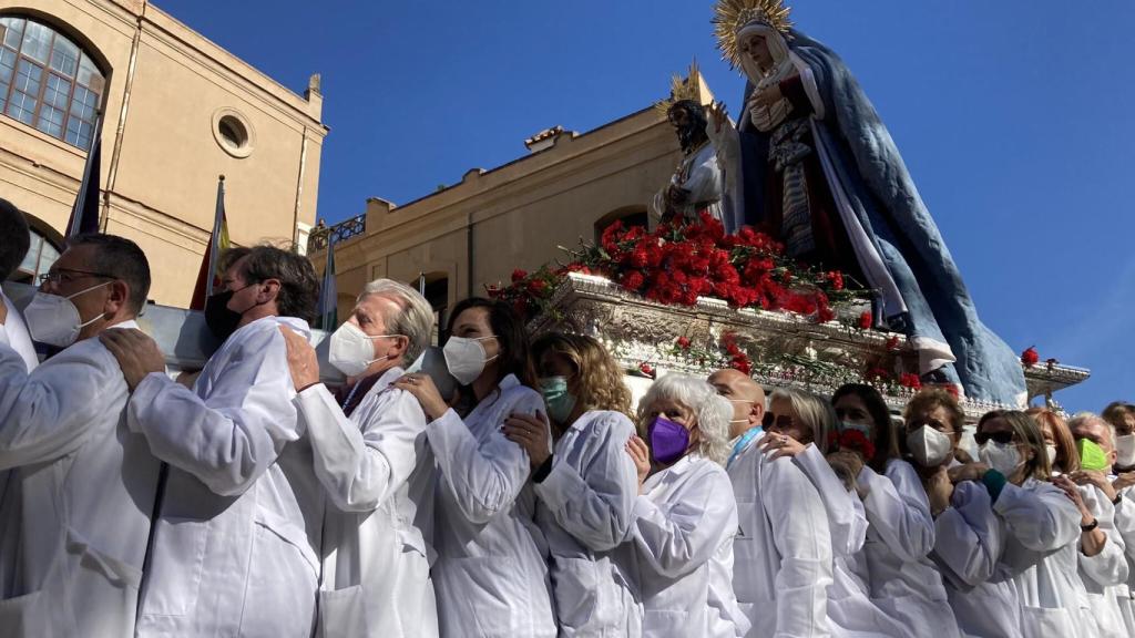Cautivo y Trinidad en el Hospital Civil.