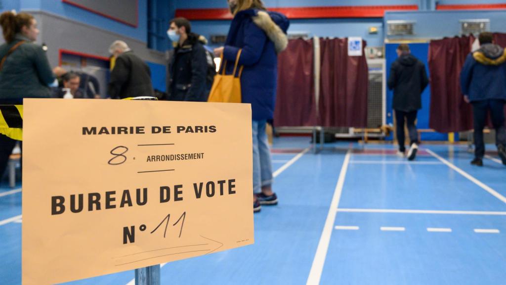 Colegio electoral en París, Francia.