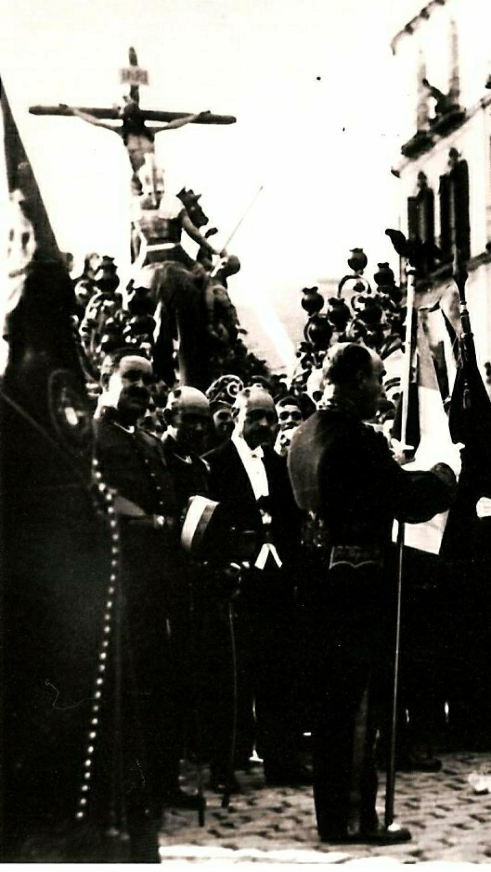 Imagen de la Semana Santa de 1927 con el Cristo de la Sangre primigenio.