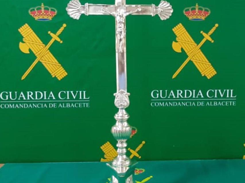 Detenidos dos jóvenes por robar una cruz del Santuario de la Virgen de Cortes de Alcaraz tras una misa