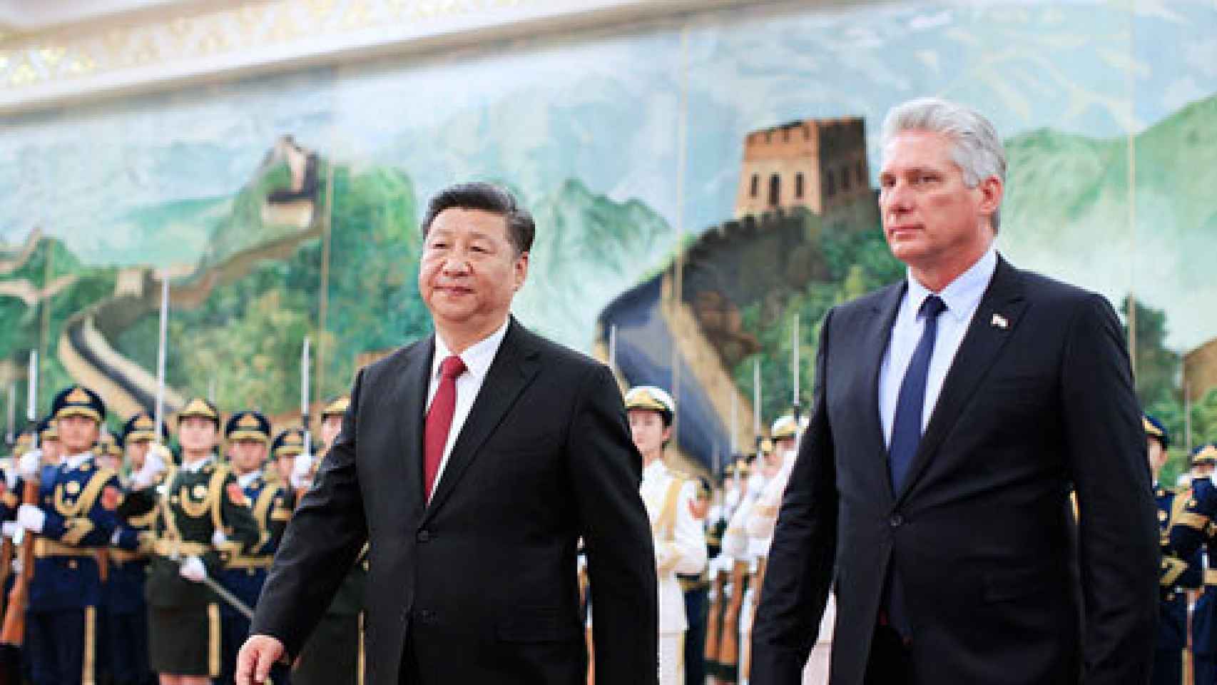 El presidente chino Xi Jinping junto a su homólogo cubano, Miguel Diaz-Canel, en 2018.