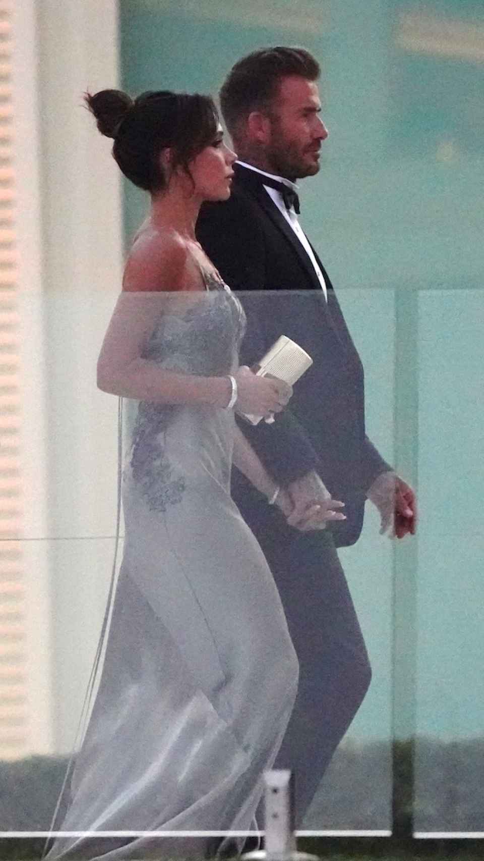 Victoria y David Beckham en la boda de su hijo Brooklyn.