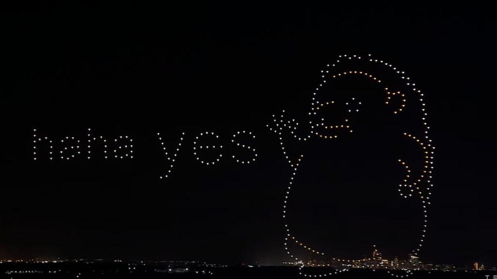 Meme mostrado en el cielo por los drones de Musk.