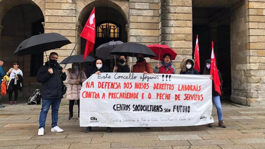 La protesta de los trabajadores de los centros socioculturales de Santiago.