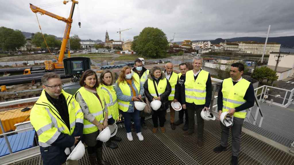 Alfonso Rueda, Ethel Vázquez, Luis López y la directora del Intecmar, Covadonga Salgado, supervisaron hoy el avance de estas actuaciones en Os Praceres.