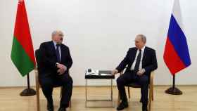 Alexander Lukashenko y Vladimir Putin este martes en  en el Cosmódromo de Vostochny en la región de Amur, Rusia.