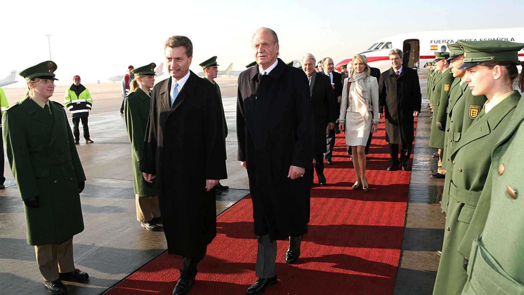 Juan Carlos I en un viaje a Alemania en 2006, acompañado de Corinna Larsen.