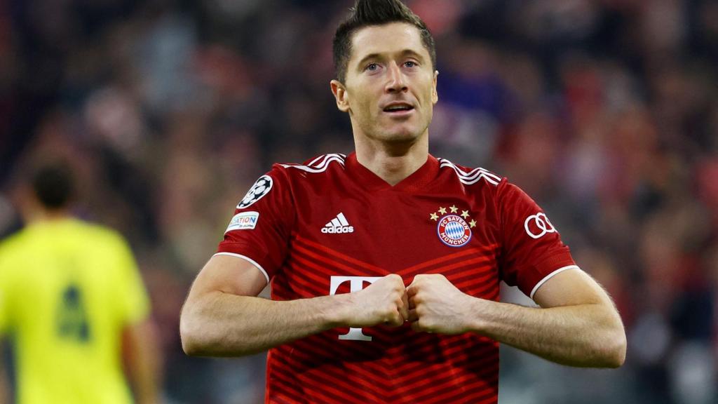 Lewandowski gesticulando tras su gol