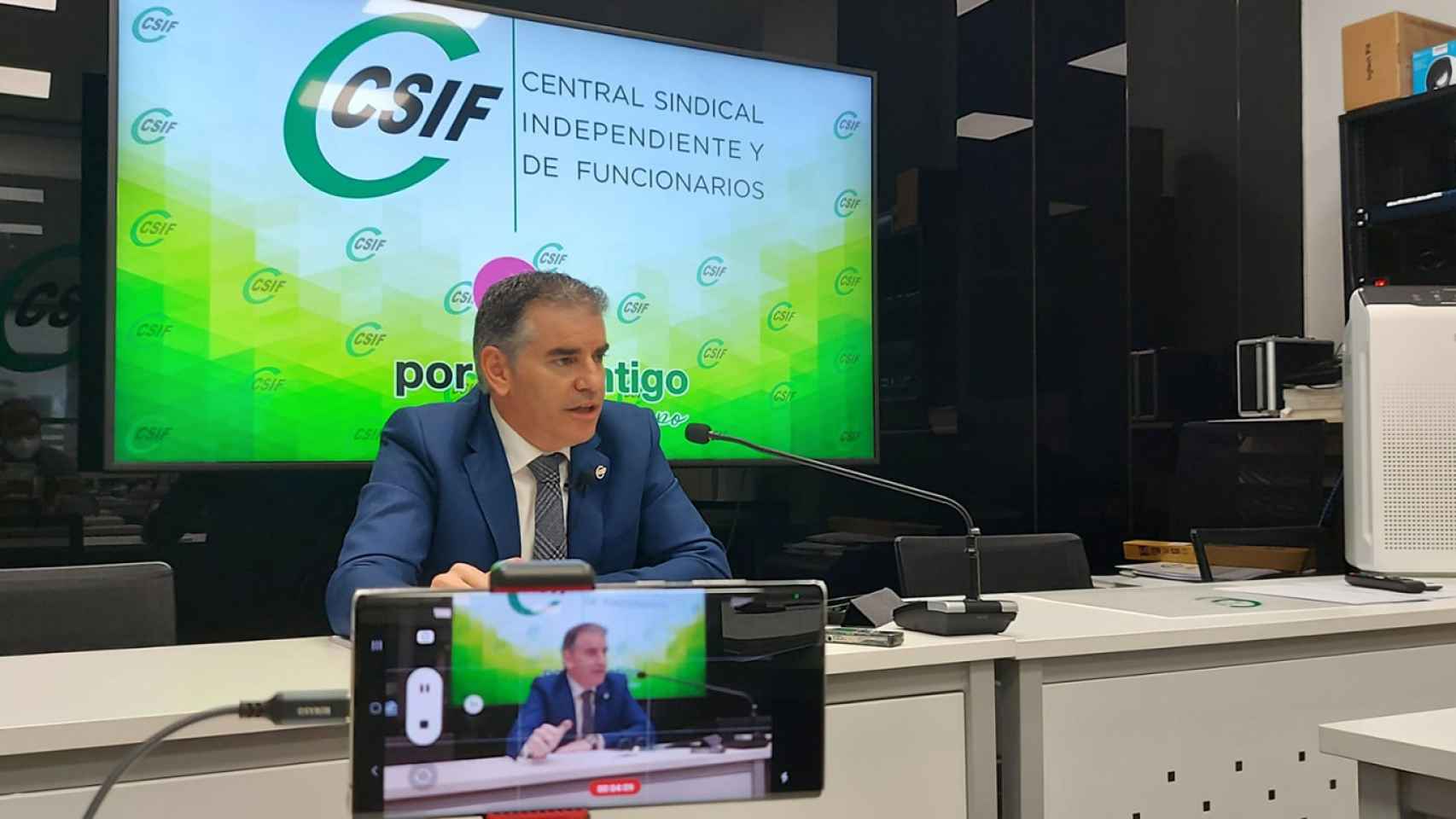 El presidente del CSIF en Castilla y León, Benjamín Castro, durante la rueda de prensa en una imagen de archivo.