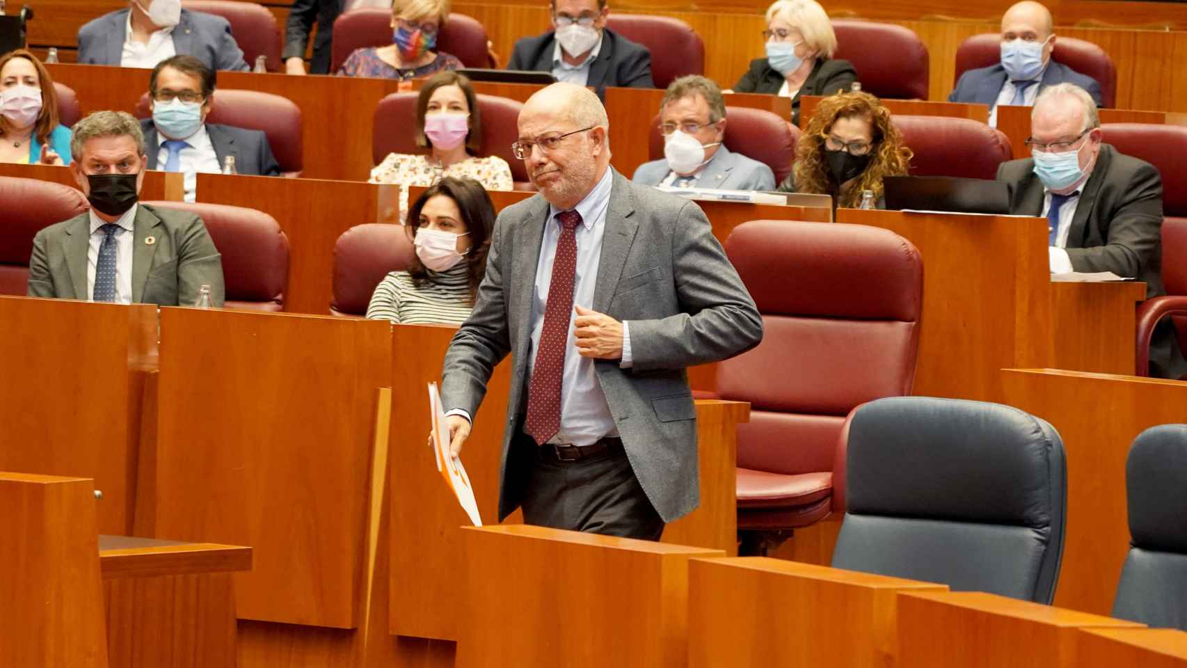 El procurador de Ciudadanos, Francisco Igea, durante su intervención en la sesión de tarde del debate de investidura