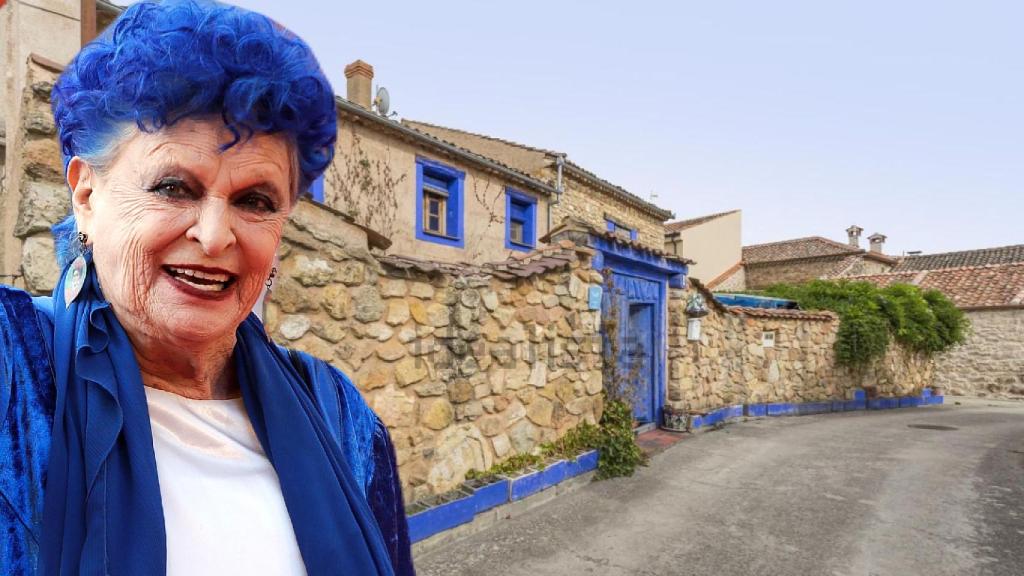 Lucía Bosé junto a su 'casa azul' en un montaje de JALEOS.