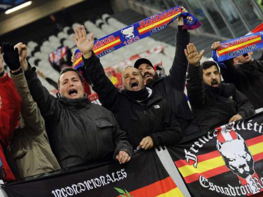 Miembros del Frente Atlético en un partido del Atlético de Madrid en Turin