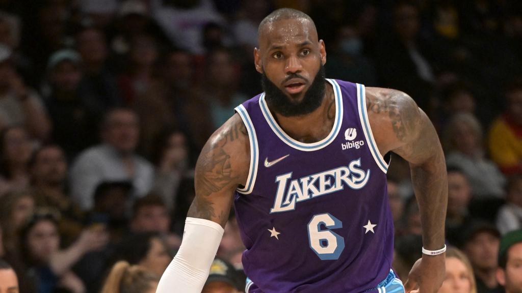 LeBron James, en un partido de Los Angeles Lakers en la temporada 2021/2022