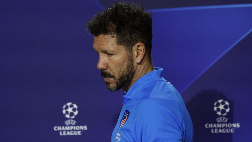 El 'Cholo' Simeone, entrando a rueda de prensa de la Champions League