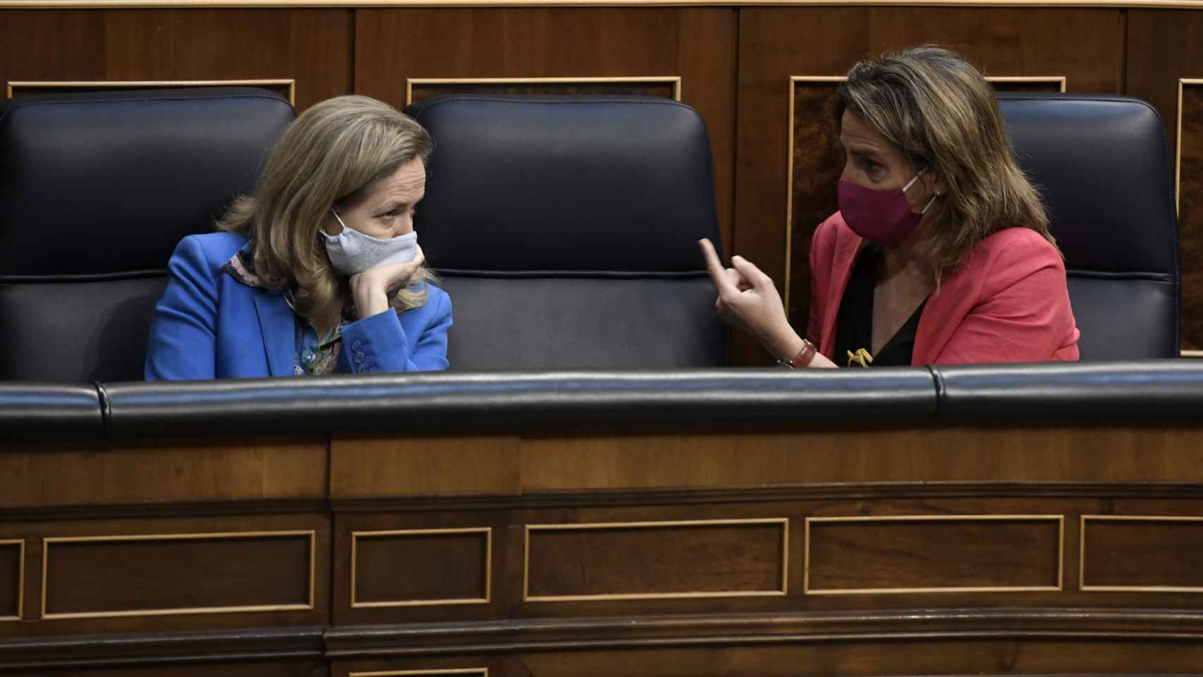 Las vicepresidentas Nadia Calviño y Teresa Ribera, en el Congreso de los Diputados.