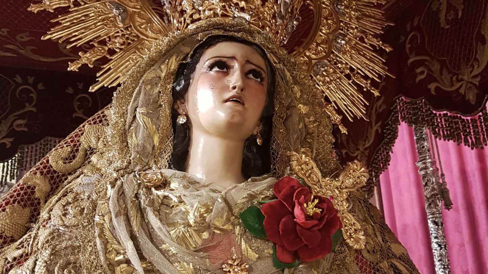 María Santísima de la Amargura Coronada con la rosa y el puñal.