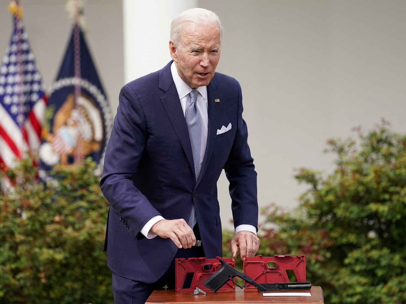 Biden muestra un kit de arma impresa en 3D