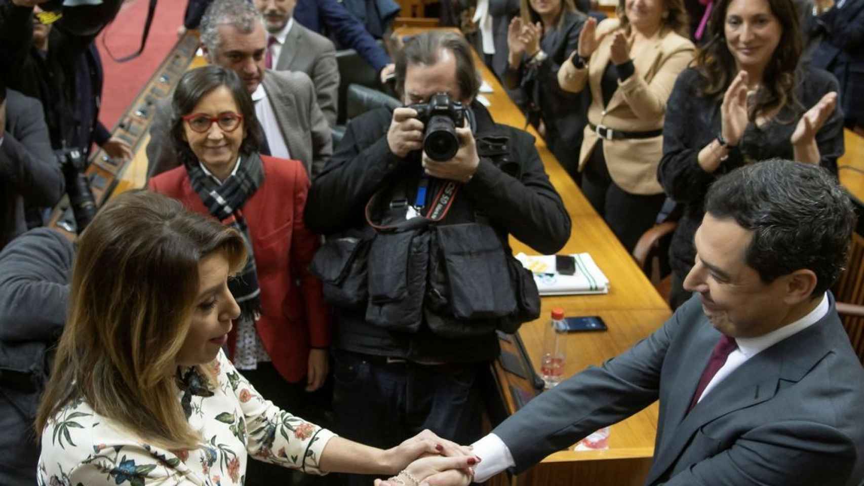 El presidente de la Junta, Juanma Moreno, y la expresidenta, Susana Díaz, el día de su toma de posesión.