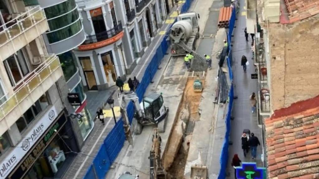 Obra en la calle Tesifonte Gallego de Albacete. Foto: Ayuntamiento de Albacete.