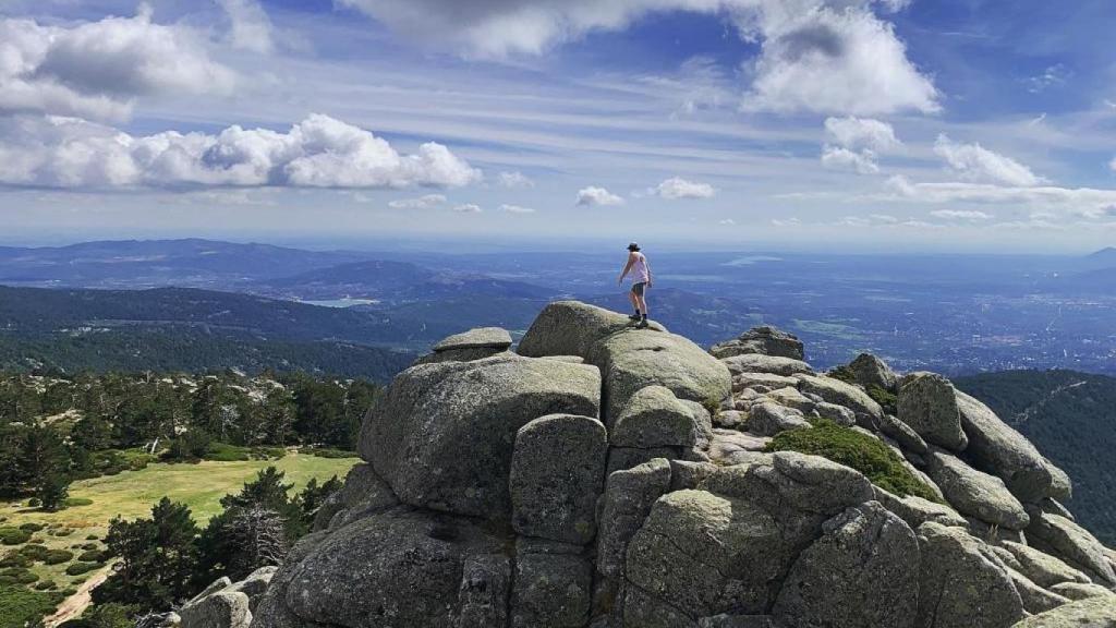 Vista de la pradera de Majalasna desde lo alto de la sierra de Guadarrama, en Madrid