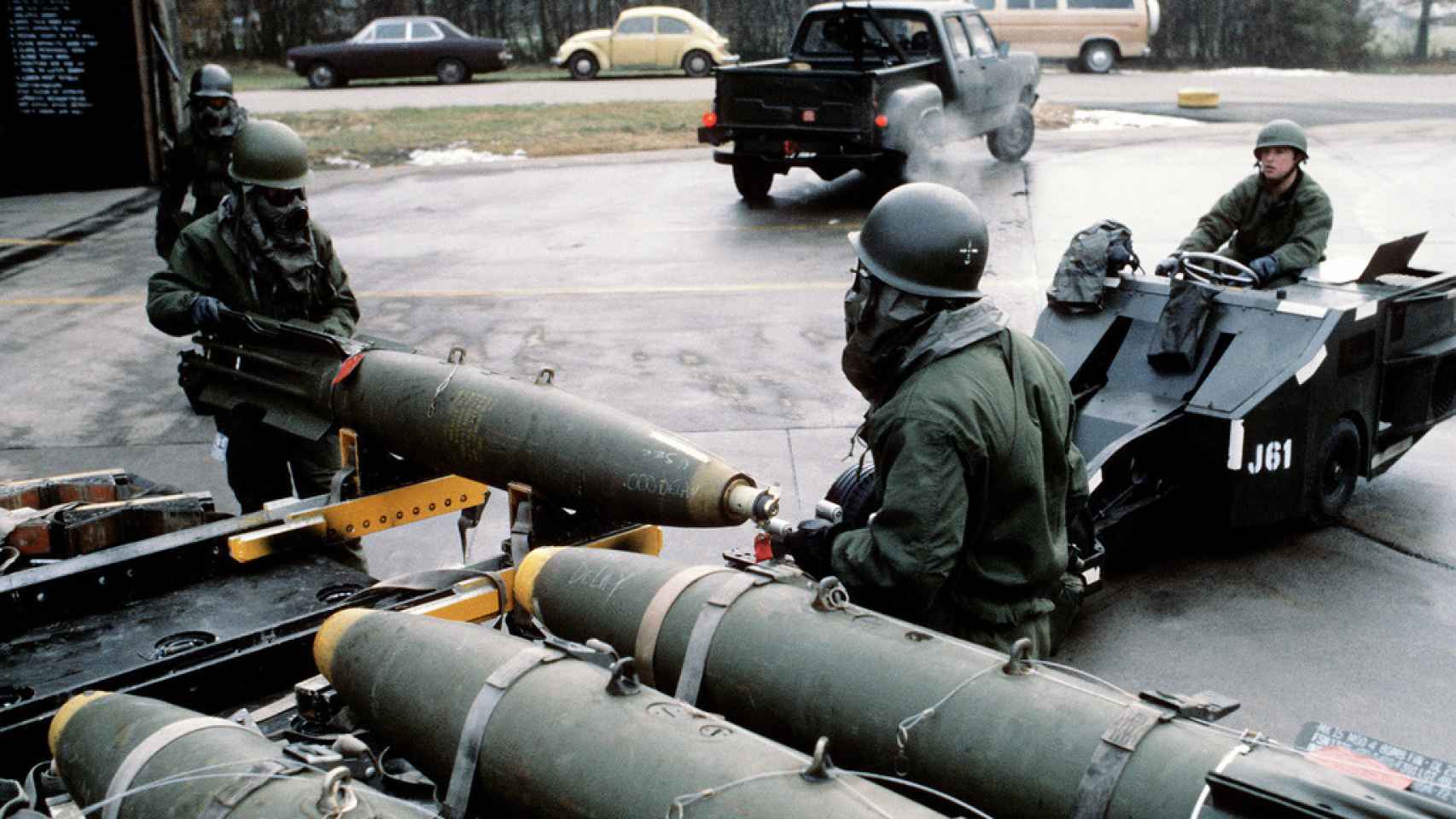 Soldados estadounidenses en un ejercicio de guerra química