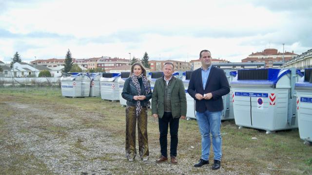 Marta Labrador, Román Hernández y David Mingo presentan los nuevos contenedores de papel