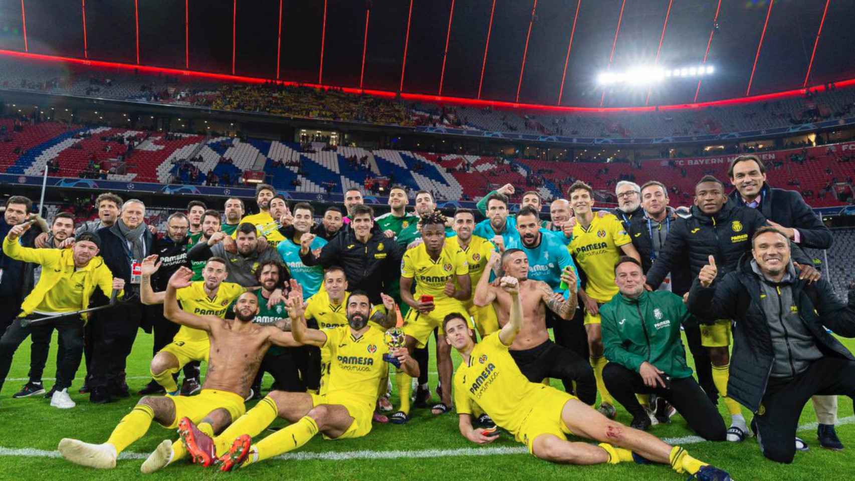 El Villarreal celebra la clasificación a las semis de la Champions League