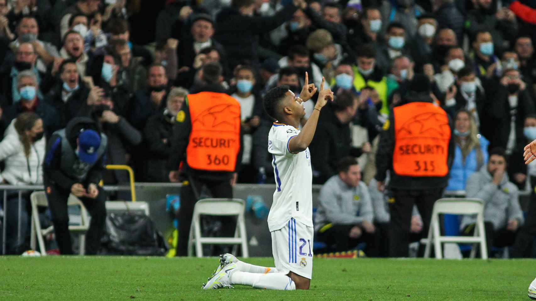 Rodrygo Goes celebra un gol con el Real Madrid en la Champions League 2021/2022