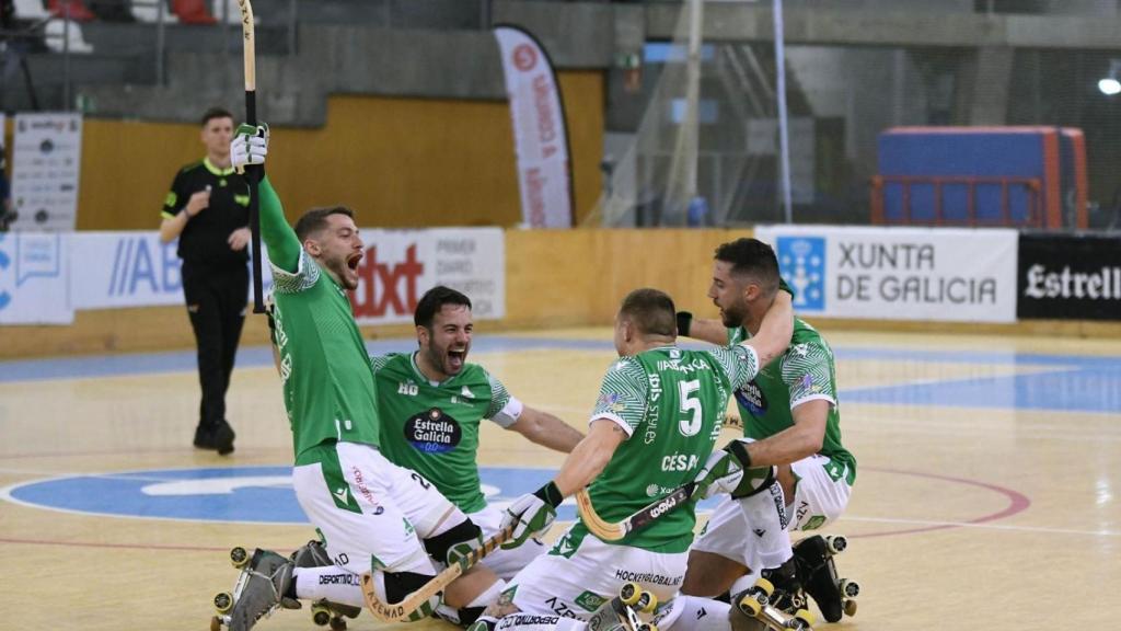 El Deportivo Liceo celebra un tanto frente al Barcelos (Foto: Mónica Arcay)