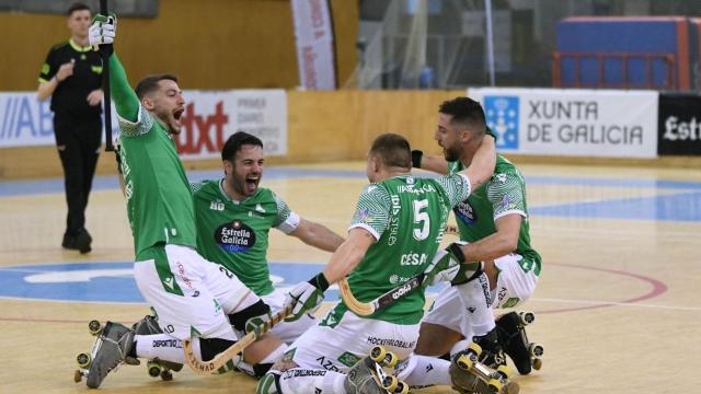 El Deportivo Liceo celebra un tanto frente al Barcelos (Foto: Mónica Arcay)