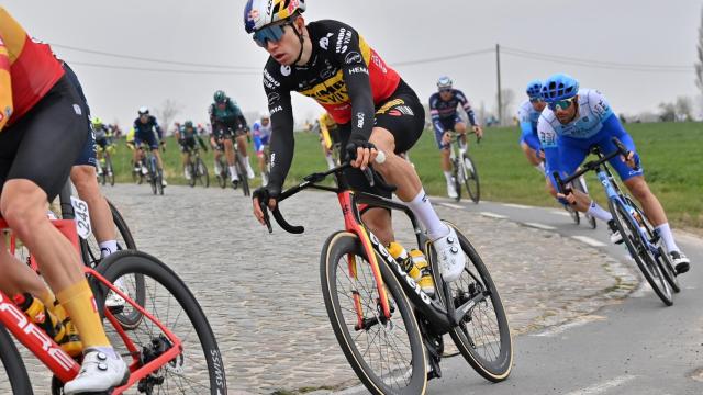 Wout van Aert durante la disputa de la Gante-Wevelgem 2022