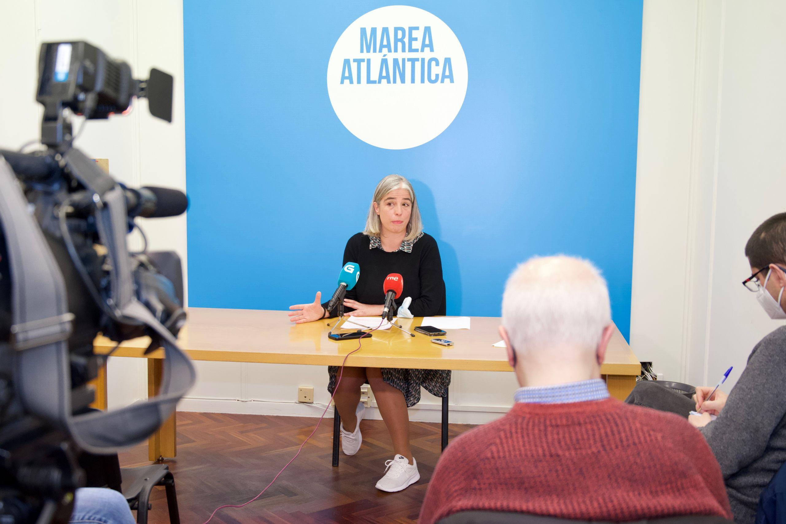 La portavoz de Marea Atlántica, María García, en rueda de prensa.