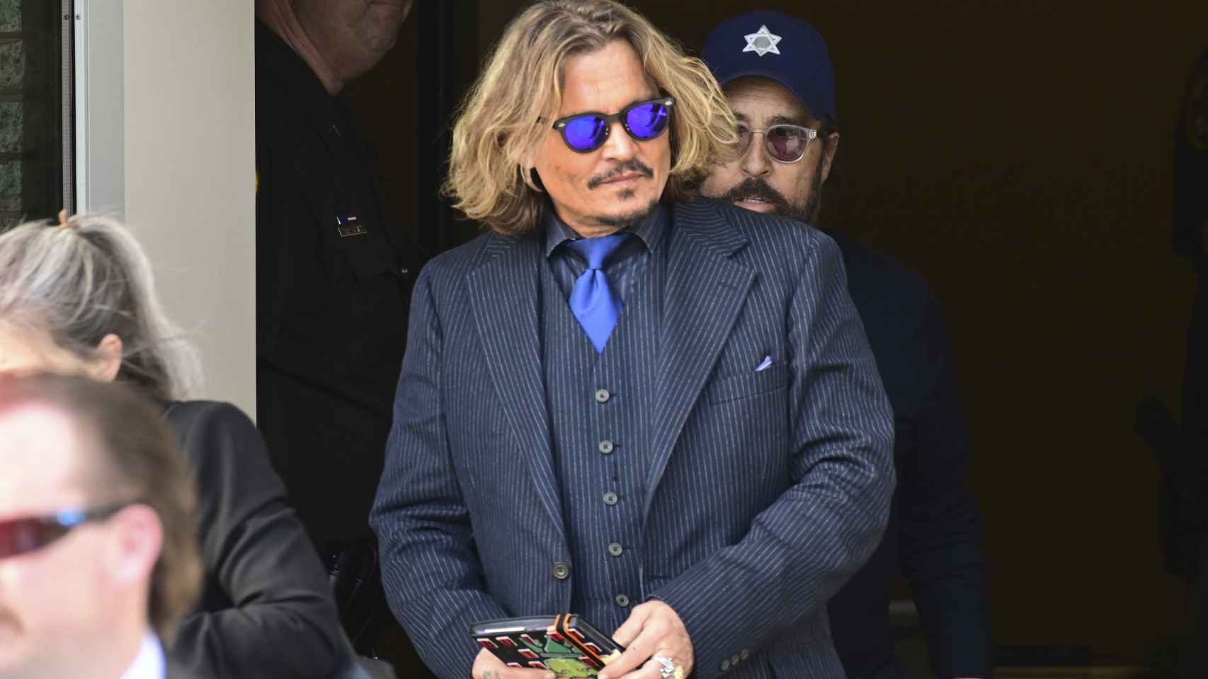 El actor Johnny Depp saliendo del juzgado en Los Ángeles.