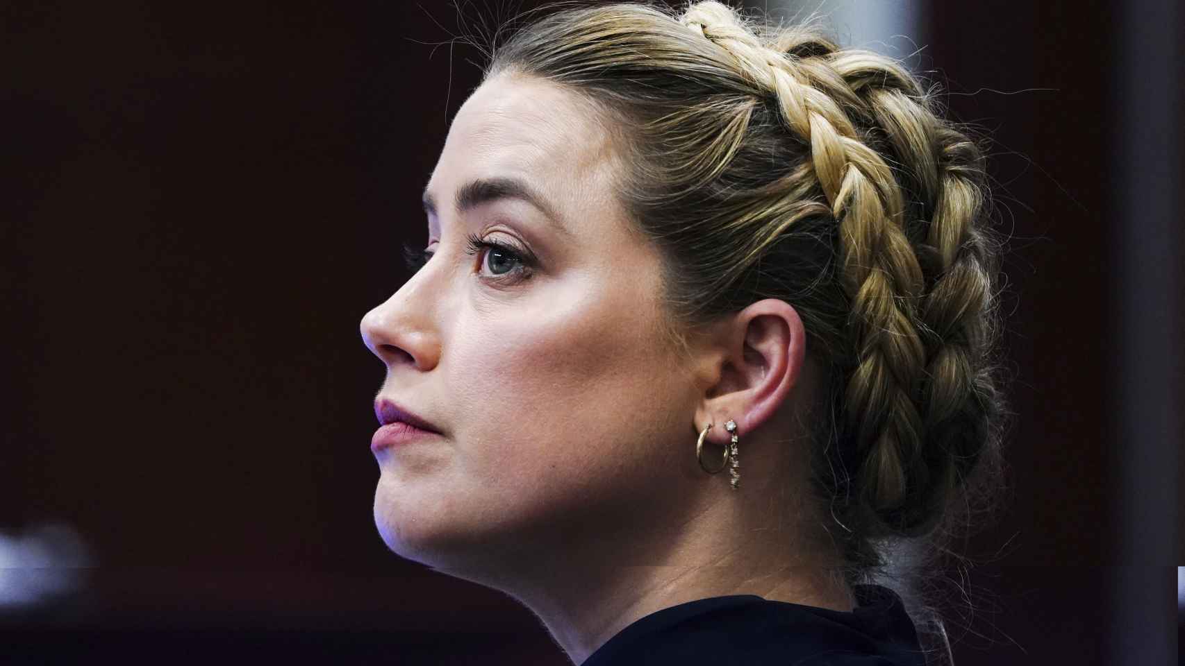 Amber durante la sesión de su juicio contra Johnny Depp.