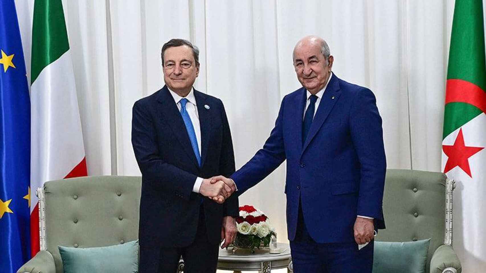 El primer ministro italiano, Mario Draghi, junto con el presidente de Argelia, Abdelmadjid Tebboune, el pasado 11 de abril en Argel.