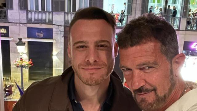 Antonio Banderas presume de la compañía del actor turco Kerem Bürsin: ¡Siempre bienvenido, querido!