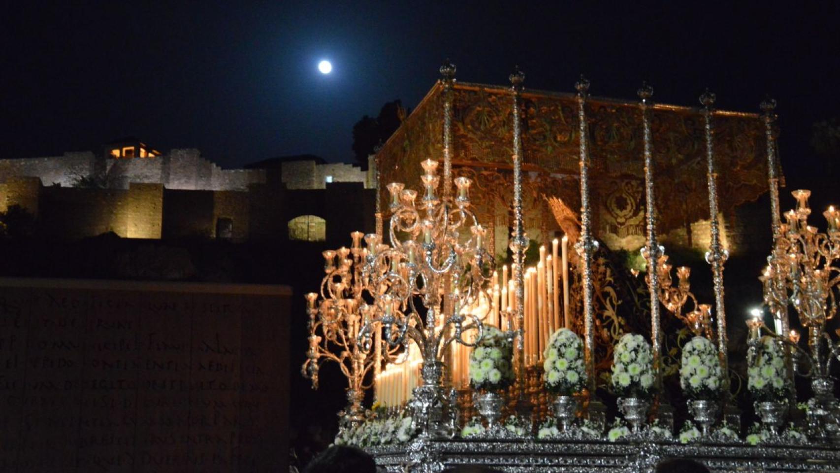 El Santo Sepulcro, frente a la Alcazaba el Viernes Santo de Málaga