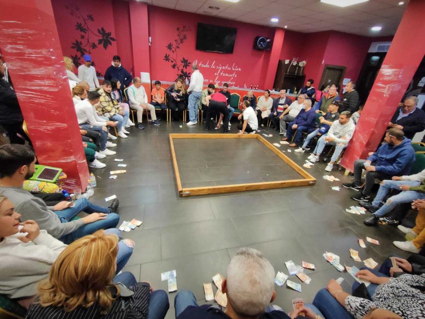 El corro del bar San Isidro, en Calzada de Calatrava (Ciudad Real).