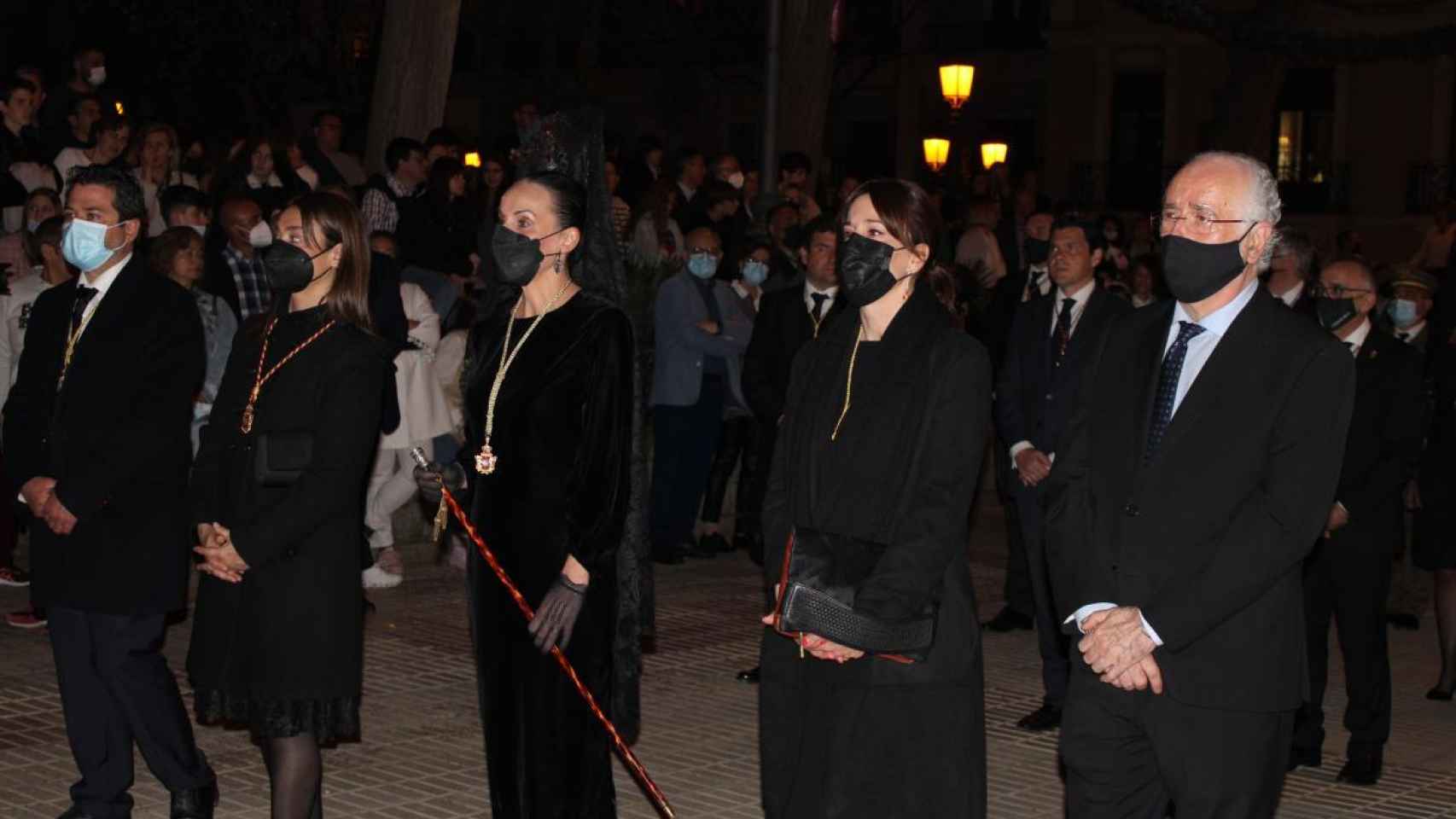 Pilar Zamora, Eva Masías y Blanca Fernández en la procesión del Santo Entierro de Ciudad Real.